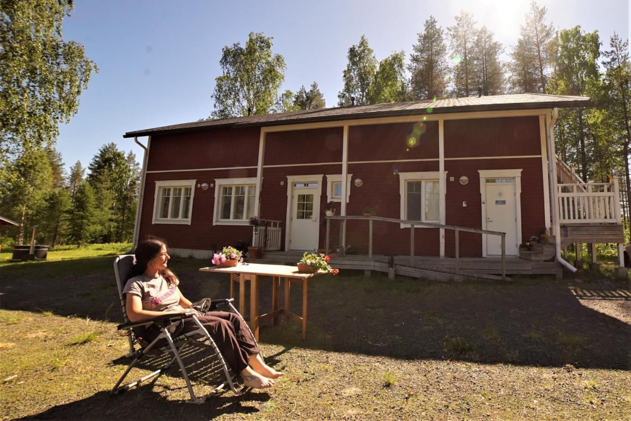 Old Pine Husky Lodge Sompujarvi Exterior foto